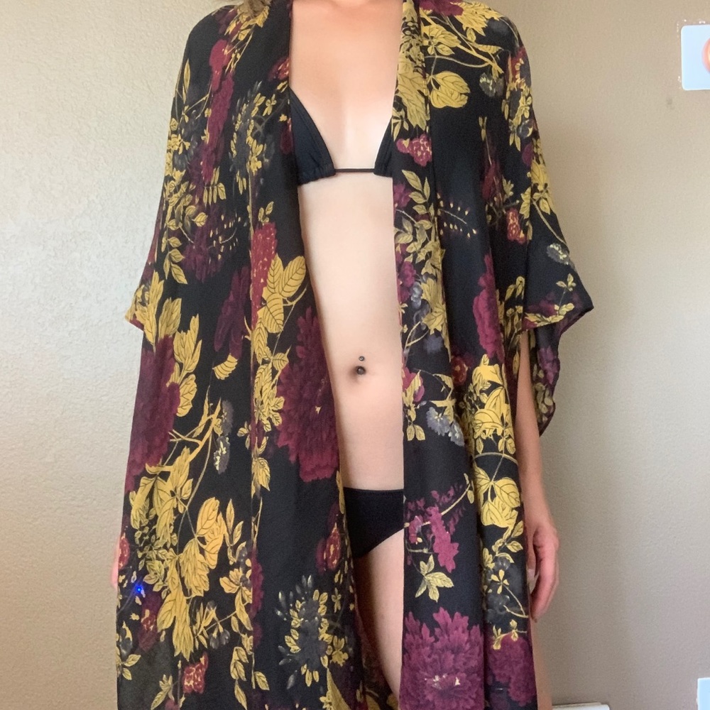Charming Charlie Floral Kimono *NWT*